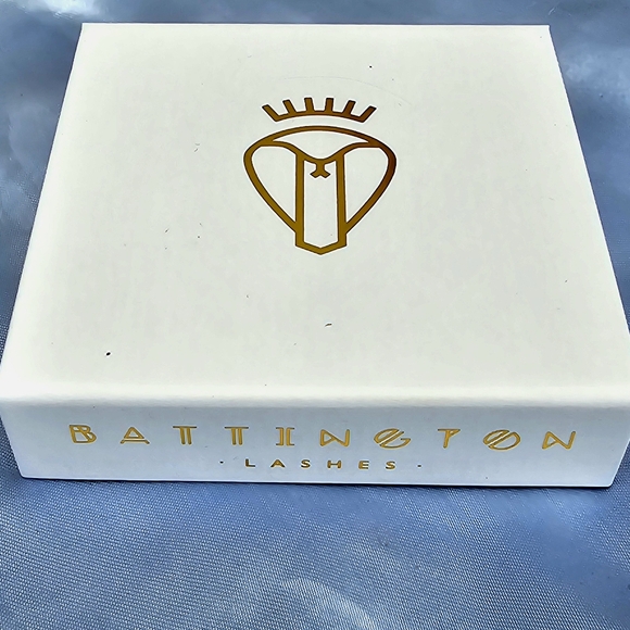 🟣 ☆ NWOT ☆ Battington Beauty 3D Silk Lashes & Mini Lash Glue"Harlow" - Picture 2 of 5